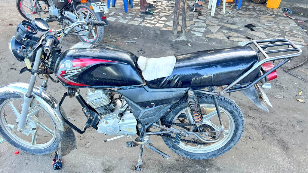 Eng_Matarra's tweet image. PIKIPIKI INAUZWA 

AINA - HAOJUE EXPRESS🔥🔥🔥

REG: #DPB

◾️CC. 125
◾️GEAR TANO 
◾️STARTER JINO MOJA 
◾️FULL DOCUMENTS 

BEI - 950,000

IPO DAR (Mikoani Tunasafirisha)

CALL - 0719542184