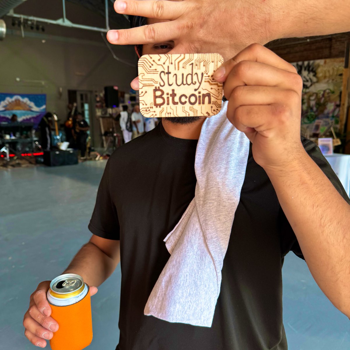 bitcoinburnbabe's tweet image. I sold my last hand-burned wooden bitcoin magnet last night at an art market in Kansas City! The best part about making Bitcoin art is meeting the people who get excited about it.
Bitcoiners are everywhere!