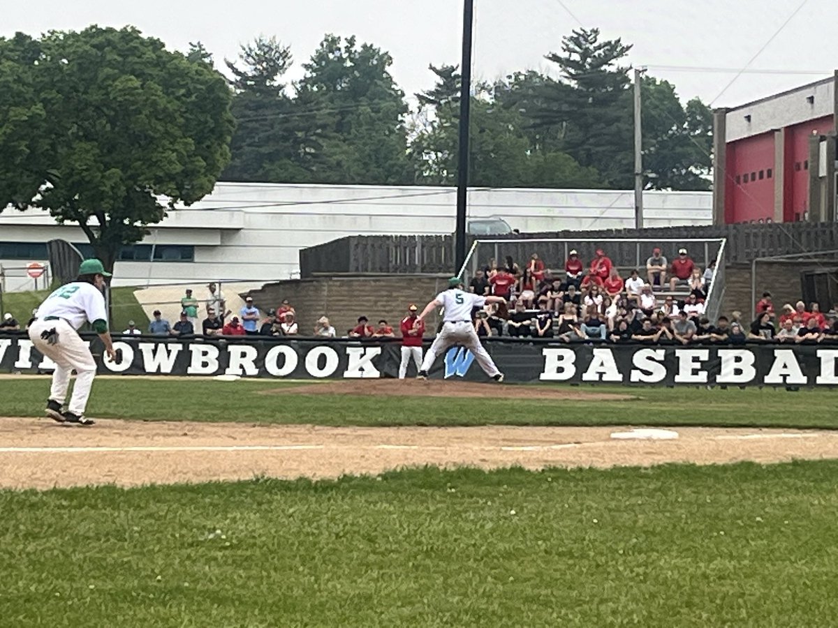 Tough way to end a great season. York Baseball falls just short in the sectional title game, 4–3 to South Elgin. Proud of the fight, the heart, and the journey. Heads high, Dukes. 💚⚾ #DukesBaseball #YorkPride