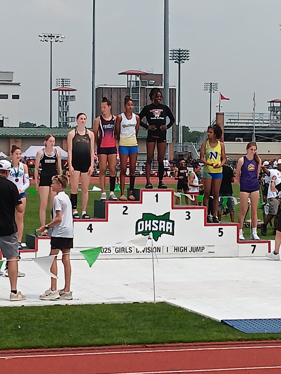 kevinwilhelm78's tweet photo. D'Asyia Cotton finishes 5th at state. 
-3 time All-Ohio
- Indoor State Champion

Thank you, @dasyiaa, for representing  Northwest High School. Best of luck at @AkronZips https://t.co/SaHWAmwwCH