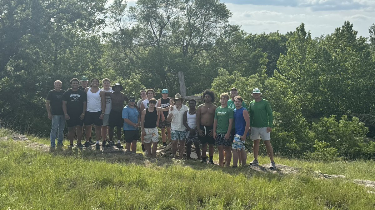 DerbyPanther's tweet image. Had us a great wk of football!
Camp / Film / Lifting ✅
Sr. Faith & Leadership Retreat ✅
Email Fundraiser ✅
Community Service Project ✅
Andover Scrimmage ✅