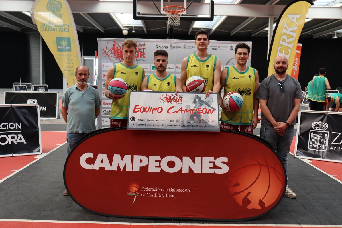 3x3SBT's tweet photo. ¡Estos son los ganadores del
 Zamora Open 2025 en categoría Absoluta PRO Masculina!🏆

🥇Campeón: León 3x3 Villacelama
🥈Subcampeón: Los Chanas 3x3

#3x3SBTZamora #3x3SBT2025 https://t.co/FWNFQMzuV3