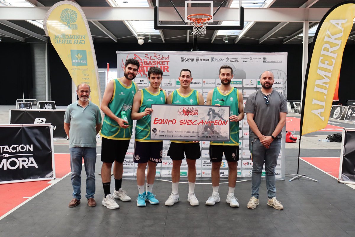 3x3SBT's tweet photo. ¡Estos son los ganadores del
 Zamora Open 2025 en categoría Absoluta PRO Masculina!🏆

🥇Campeón: León 3x3 Villacelama
🥈Subcampeón: Los Chanas 3x3

#3x3SBTZamora #3x3SBT2025 https://t.co/FWNFQMzuV3