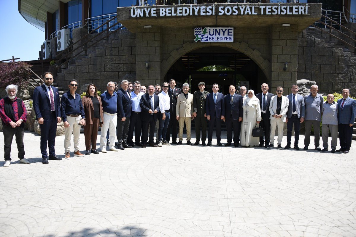 Ünye Geleneksel Kent Bayramlaşması Programında kamu kurumu temsilcilerimiz, siyasi parti temsilcileri, sivil toplum kuruluşları temsilcileri, basın mensupları ve vatandaşlarımızla bayramlaştık.

Bu vesile ile Kurban Bayramını bir kez daha kutluyor, sağlık ve afiyet diliyorum.