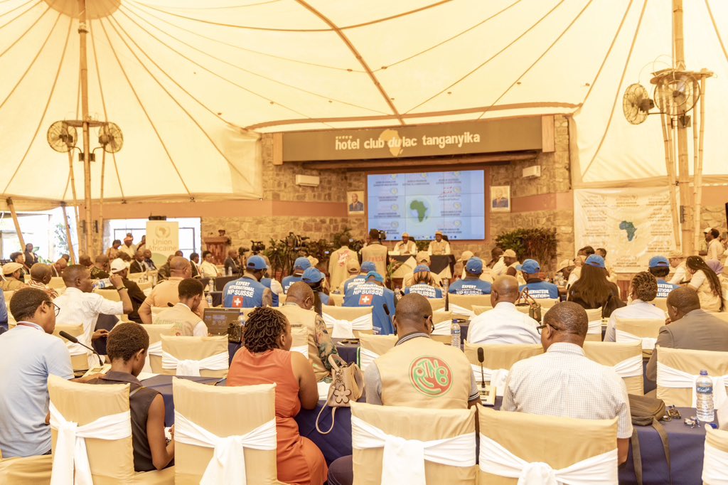 Les missions d'observation électorales de l' #Union_Africaine, de la #CEEAC et NP Suisse saluent le déroulement des législatives et des communales

La mission d'observation électorale de l'Union Africaine, celle de la  Communauté Economique des Etats d'Afrique Centrale(CEEAC) et