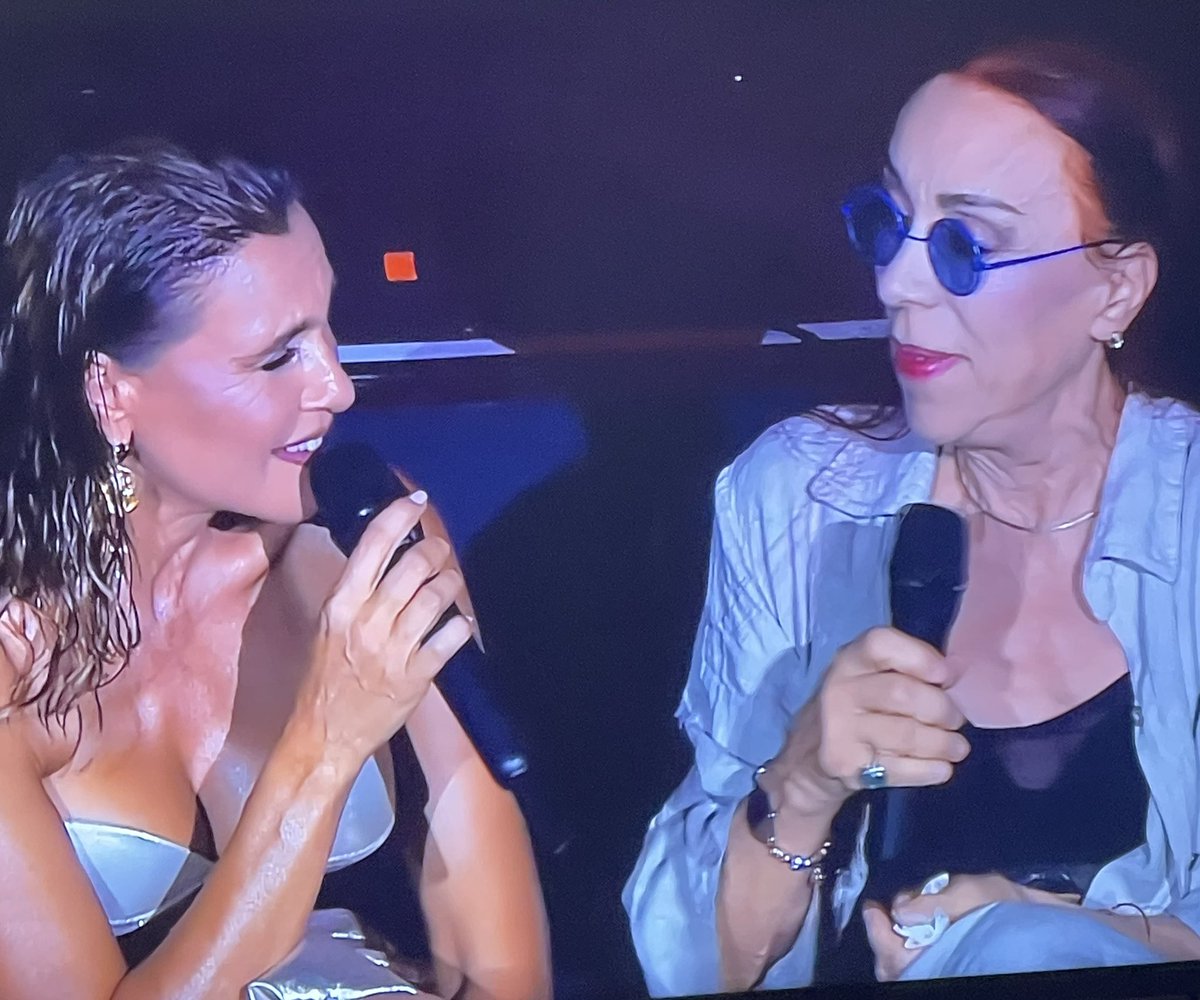 Bayramın en güzel yanlarından biri de sizi bu akşam dinlemek oldu 🥹🥰🫶🏻
#SevvalSam #LemanSam 
<a href="/taroemir/">Taro Emir Tekin</a> 🤍✨