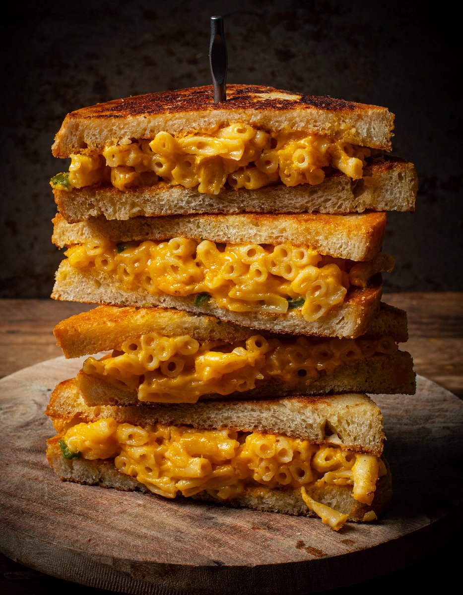 Movie Night: Jaws, with Jalapeño Mac ‘n’ Cheese Toasties. 
For me, a great movie is partly defined by the number of times I’m prepared to watch it. And it’s the same with food, but in this case, m’choice of sustenance is also practical. Recipe over on m’Insta. #movie #cheese