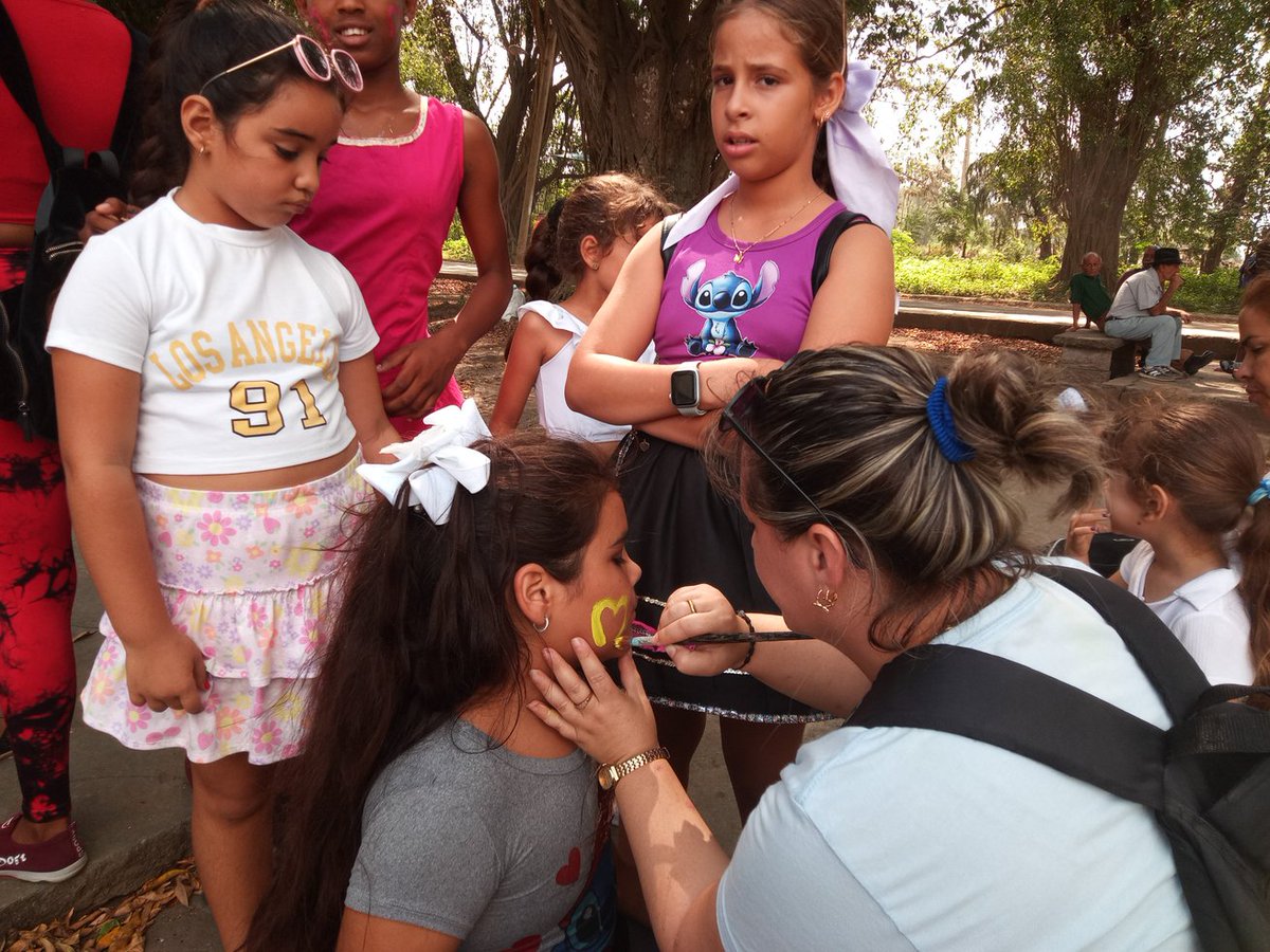 BeatrizP_R76's tweet photo. En la mañana de hoy se desarrolla actividad cultural por parte de  Casa De Cultura Benny Moré en el Consejo Popular  Caracas. 
#MiRincónQuerido
#TodosSomosCultura 
#CienfuegosXMásVictorias https://t.co/FUpXmueSfC