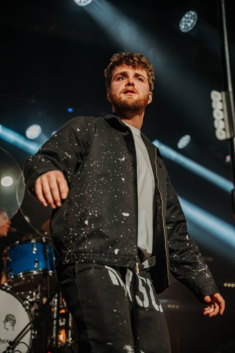 oh yeah I photographed <a href="/alexwaarren/">Alex Warren</a> last night btw