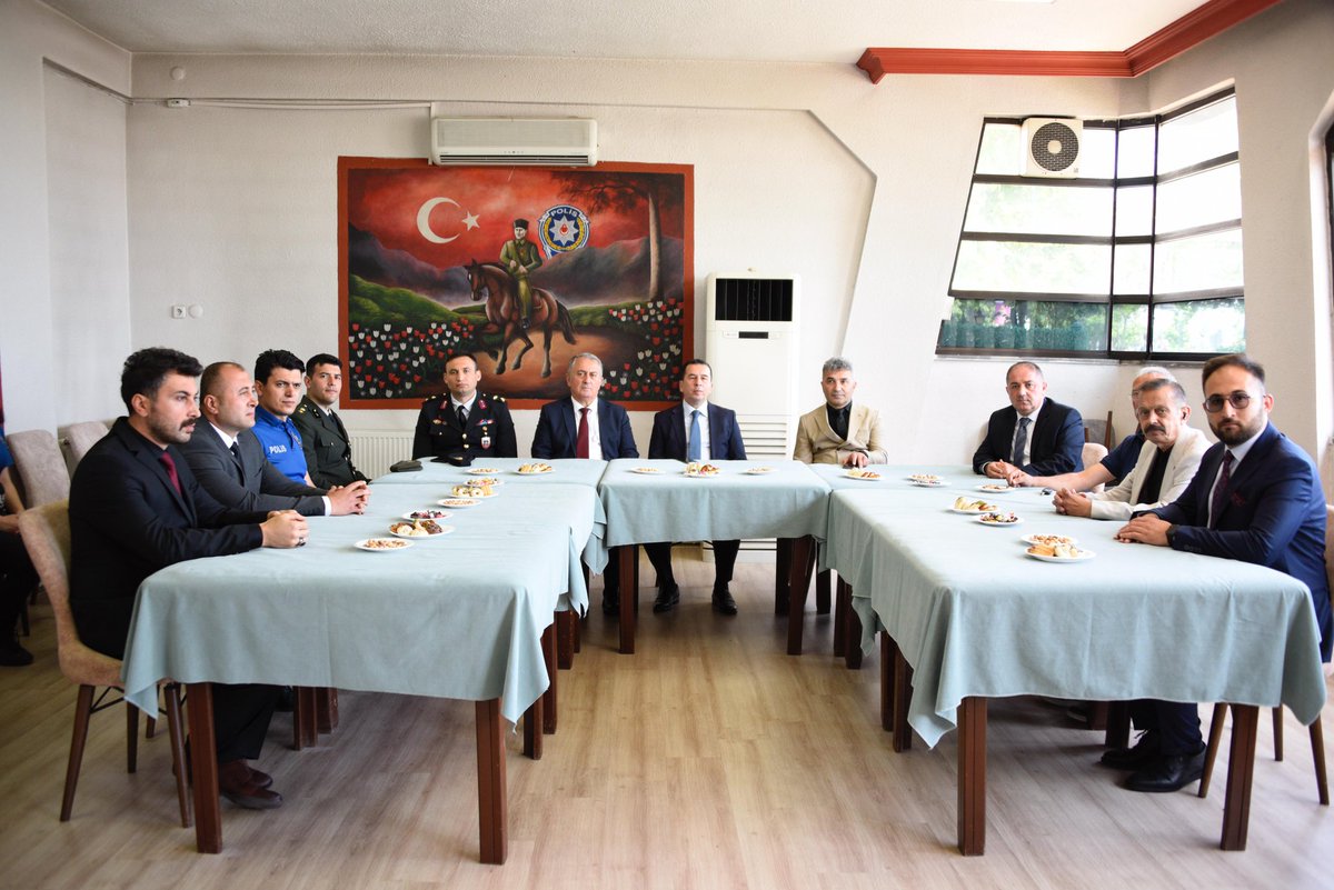 Kurban Bayramı dolayısıyla Ünye İlçe Emniyet Müdürlümüzü ziyaret ederek görevleri başında olan emniyet personellerimizle bayramlaştık.