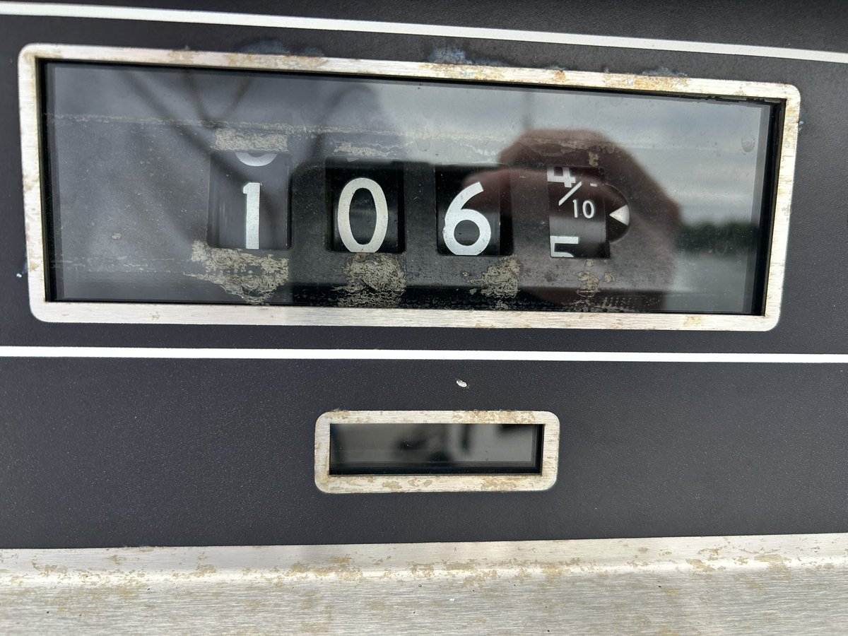pickingcrabs's tweet image. Just filled up my boat and accepting donations. 😂