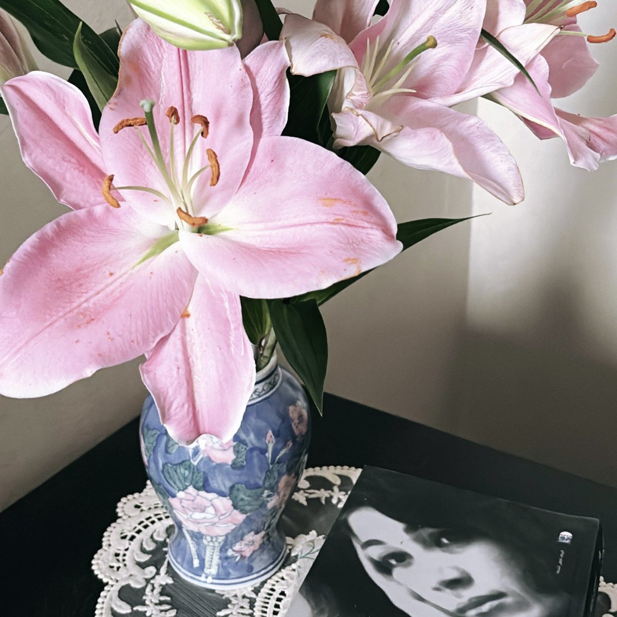 ماذا تُشبه العودة إلى الذات في وقت الإجازة غير أن نقرأ، نرسم، نخبز..ونقرأ مرة أخرى
❣️