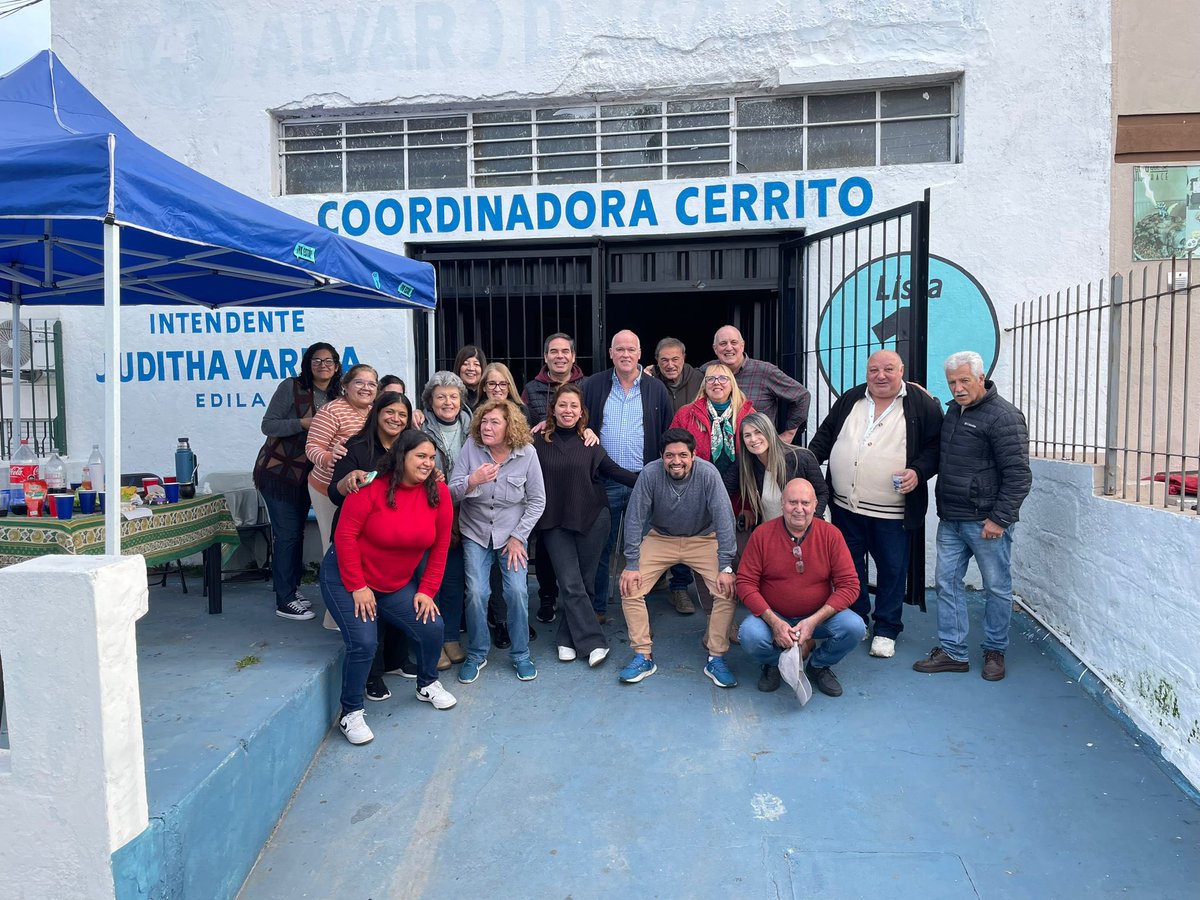 En una linda reunión junto a la Edila electa @JudithaVarela y los compañeros de la Coordinadora Cerrito de la Victoria de la lista 404.