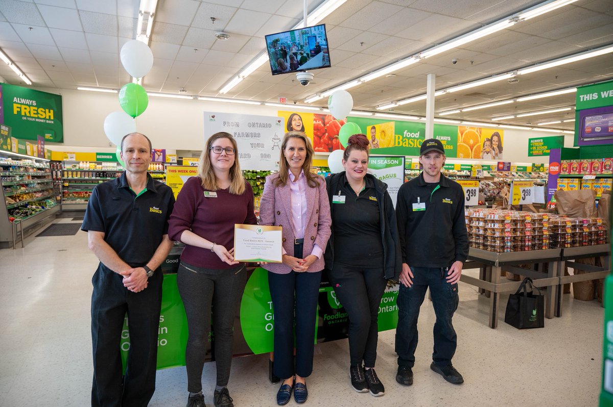 This Local Food Week, we’re celebrating champions of Ontario-grown food! 🥕🧅🥬

Congratulations to Food Basics #872 in Keswick on receiving the Foodland Ontario Gold – Cross Merchandised Award for their outstanding in-store displays and commitment to promoting local produce.