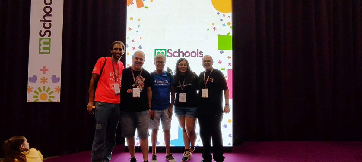 GRÀCIES <a href="/mSchools_MWC/">mSchools</a> per un dia inoblidable de presentacions, aprenentatge, creativitat i confetti!🎊

✨✨✨

com sempre, ha sigut LO MÀXIM 💙

<a href="/EscSantJordi/">Escola Sant Jordi</a> als #mSchoolsAwards2025 ✨