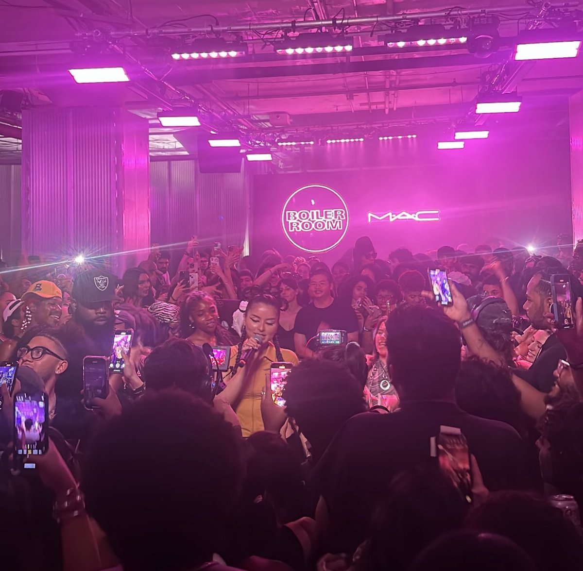 Lexa Gates SOLD OUT her Boiler Room set