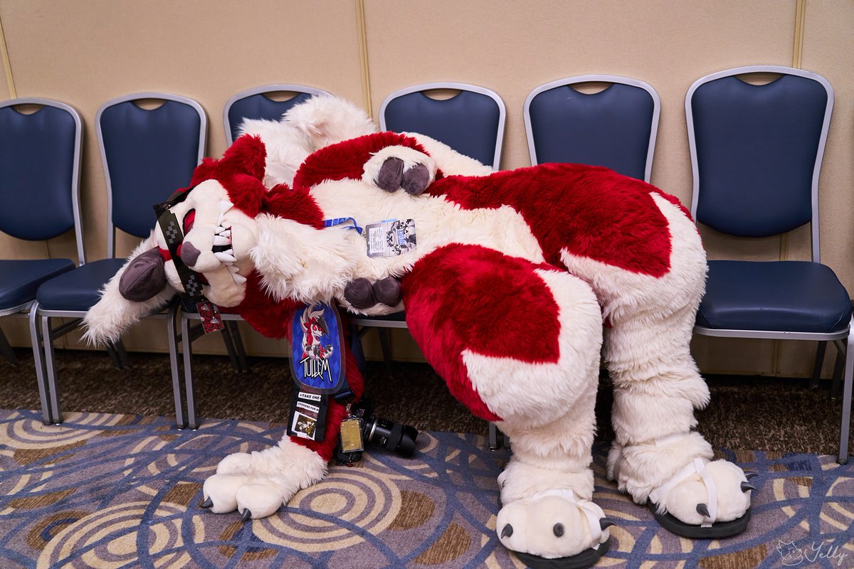 dead (eated too much food)

📸 <a href="/yellyXP/">YellyXP</a>