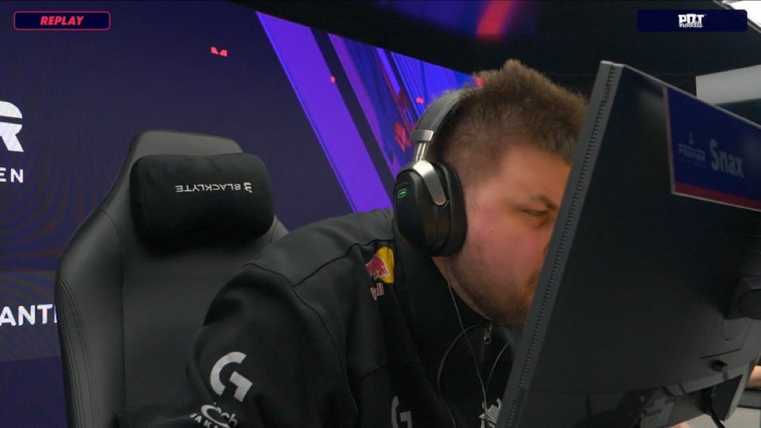 Hoffman1880's tweet image. Ain鈥檛 done this in a while馃拃 live now with some SoloQ prem and mm :)
TTV/hoffman__