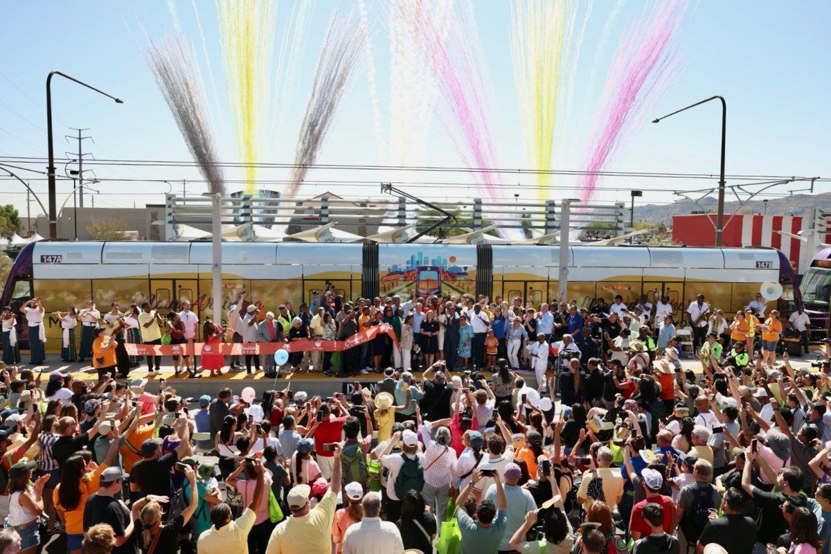 More than 5K attended a special ribbon cutting today marking the opening of our new 5.5 mile 🚈extension to #SoPho. TY to local and federal leaders &amp; communities who invest in public transportation and keep the Valley moving! 💜💚