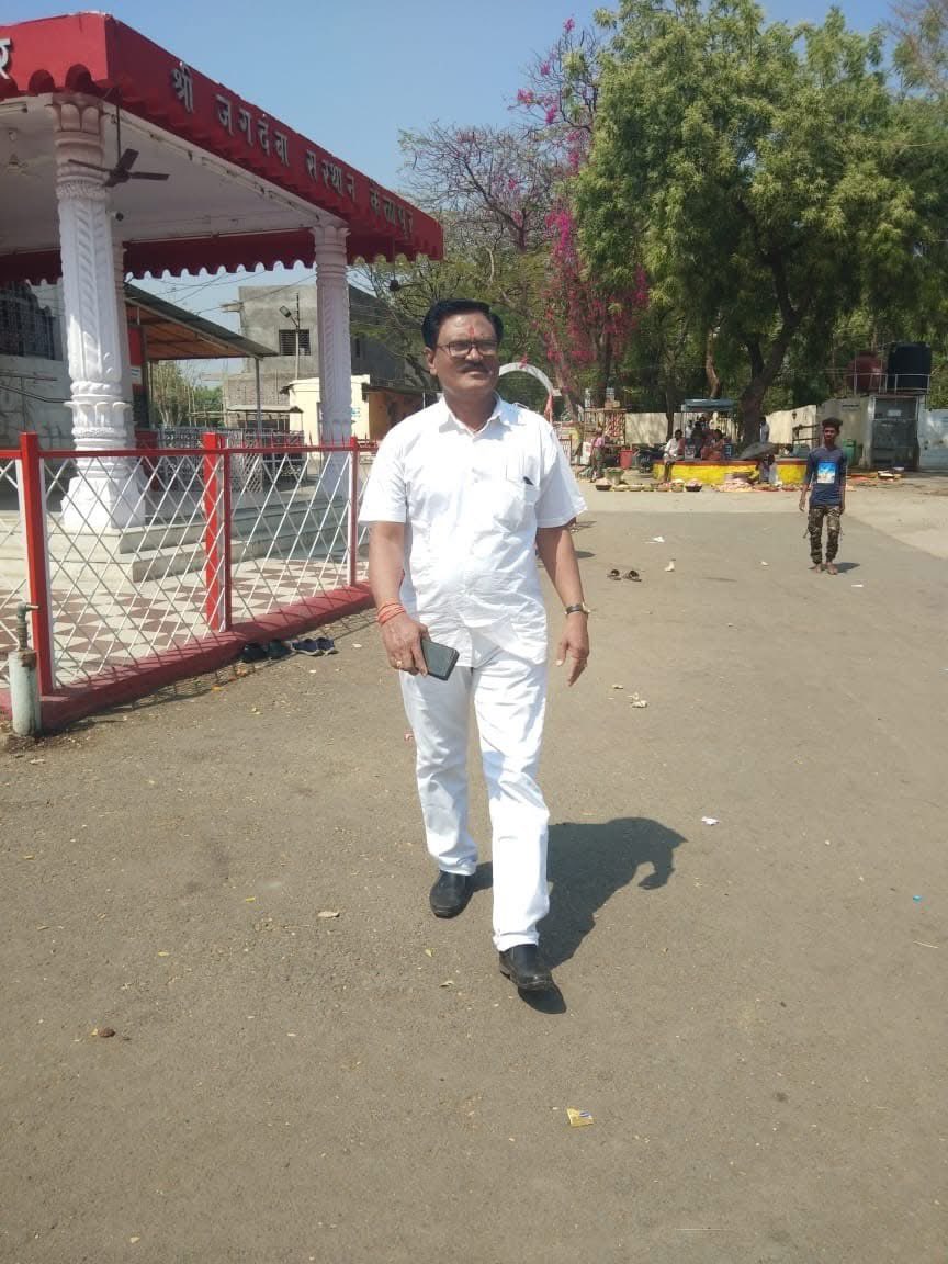 DambhareParimal's tweet photo. पांढरकवडा कृषी उत्पन्न बाजार समिती APMC निवडणुकीत १८ पैकी १७ जागांवर शिवसेना आणि अन्य मित्र पक्ष प्रणित शेतकरी एकता पैनल चा दणदणीत विजय…..
पहिल्याच निवडणुकीत दमदार विजय प्राप्त करून दाखवणं,
हा तुमच्या कार्यतत्परतेवर जनतेचा शिक्कामोर्तब आहे. https://t.co/Nkl40vb1VO