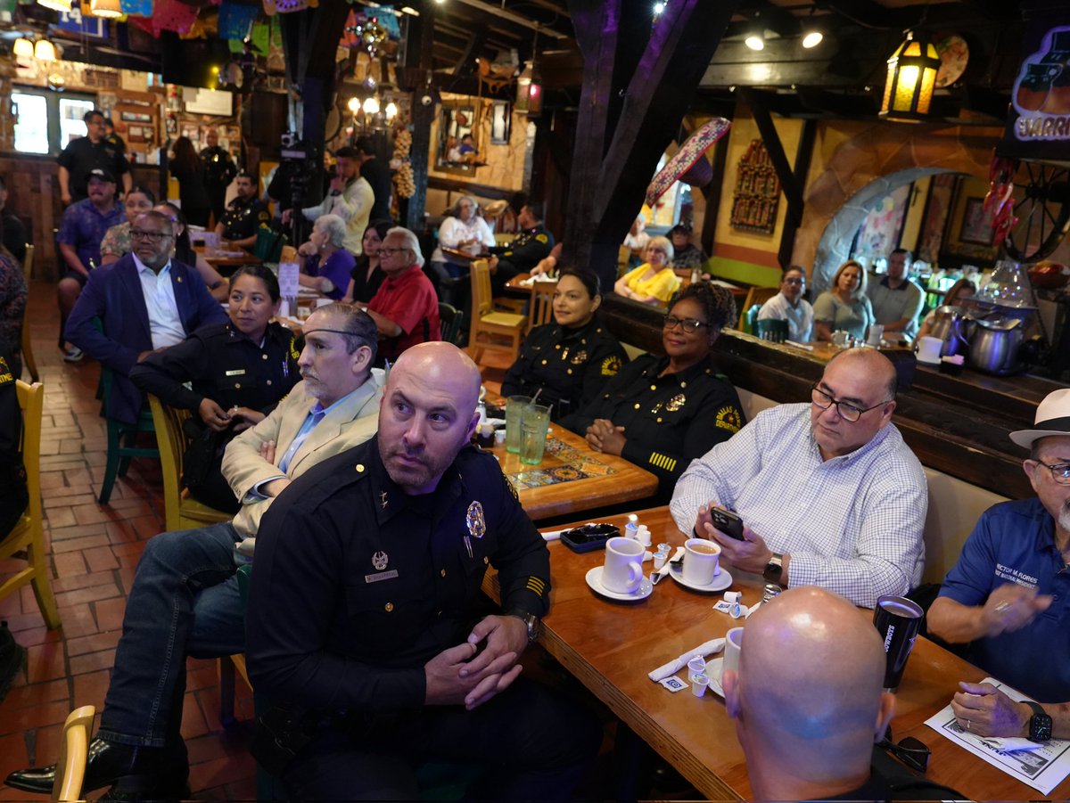 ChiefComeauxDPD's tweet image. Breakfast of Champions! Started the day right with some great food and even better company at El Ranchito. Had a chance to catch up with community members, talk about what’s going on in the department, and go over some current events.