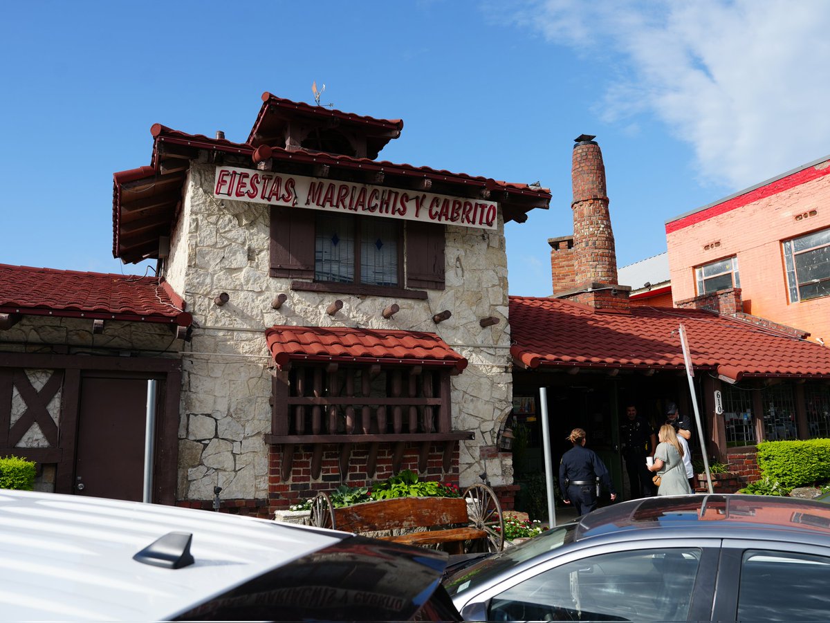 ChiefComeauxDPD's tweet image. Breakfast of Champions! Started the day right with some great food and even better company at El Ranchito. Had a chance to catch up with community members, talk about what’s going on in the department, and go over some current events.