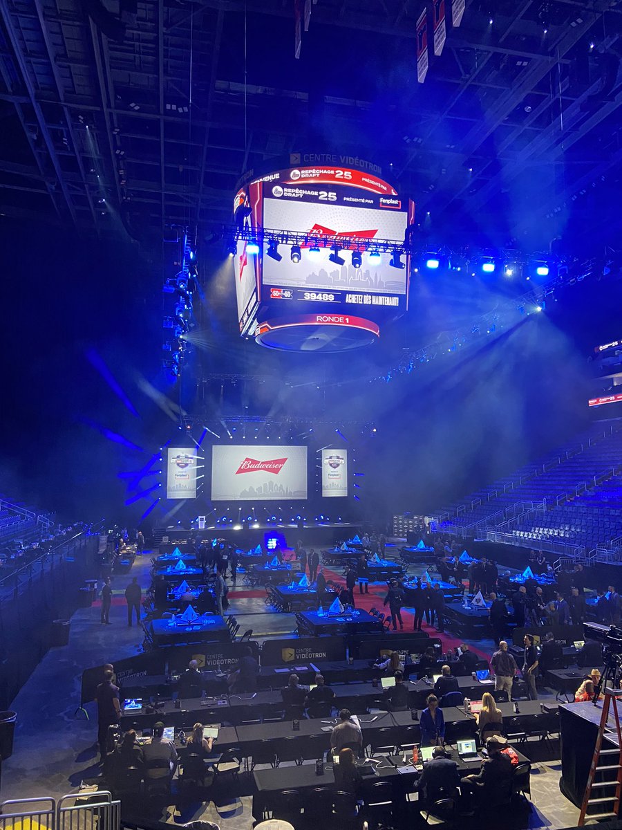 Quel plaisir d’avoir couvert mon premier repêchage avec ces gens <a href="/P_O_Normand/">🦀Pierre-Olivier Normand🦀</a> <a href="/StpGabrielle/">Gabrielle St-Pierre</a> <a href="/Auclairphil/">Philippe Auclair</a>