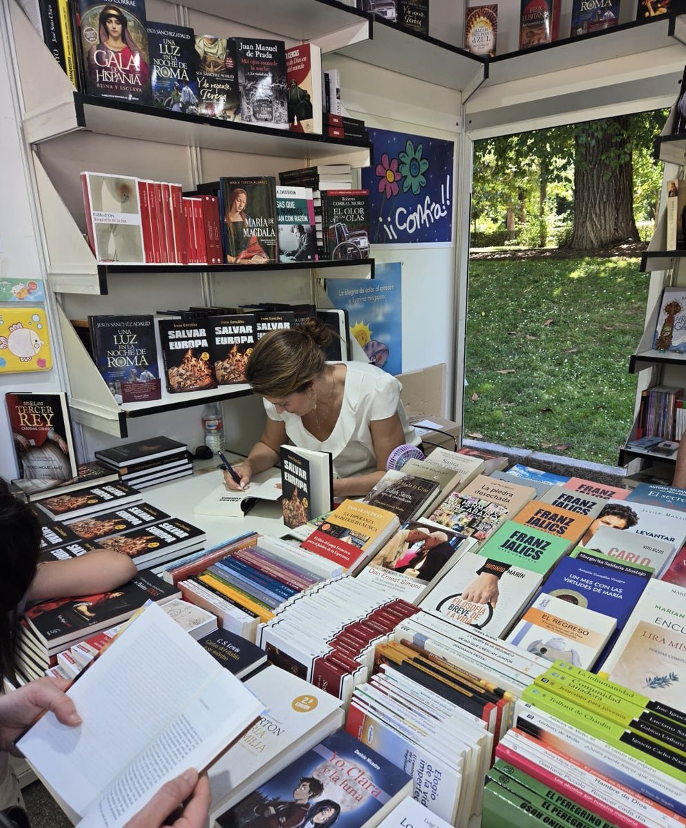 Una #FeriaDelLibro 📚fantástica.
Muchas gracias a todas las personas que se han interesado en «Salvar Europa».