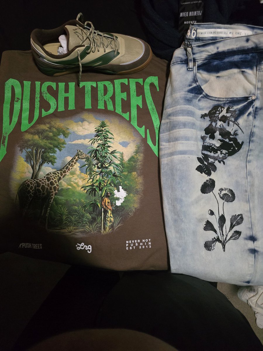 datdudetmoe's tweet image. FIT OF THE DAY #Ewingathletics #PushTrees #Reasonclothing...i hope y&apos;all have an amazing day/ weekend...big blessings