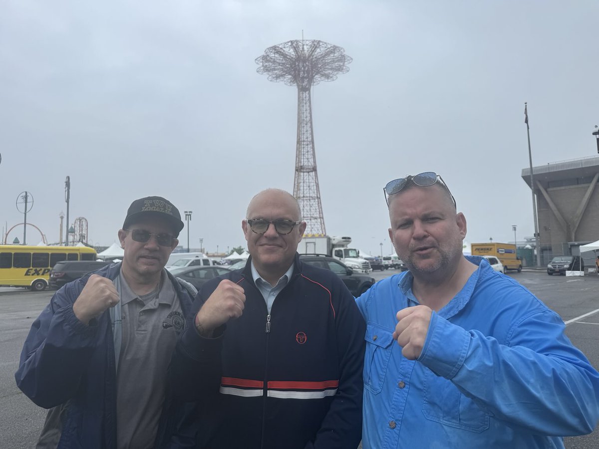 International Pres. @twusamuelsen and @twulocal100 Pres. Chiarello in Coney Island with Justin Brannan. 
The TWU - America’s Fightback Union - is 100% behind Justin <a href="/TeamJB2025/">Team JB</a> for NYC Comptroller. Justin’s always supported NYC transport workers. We support him.