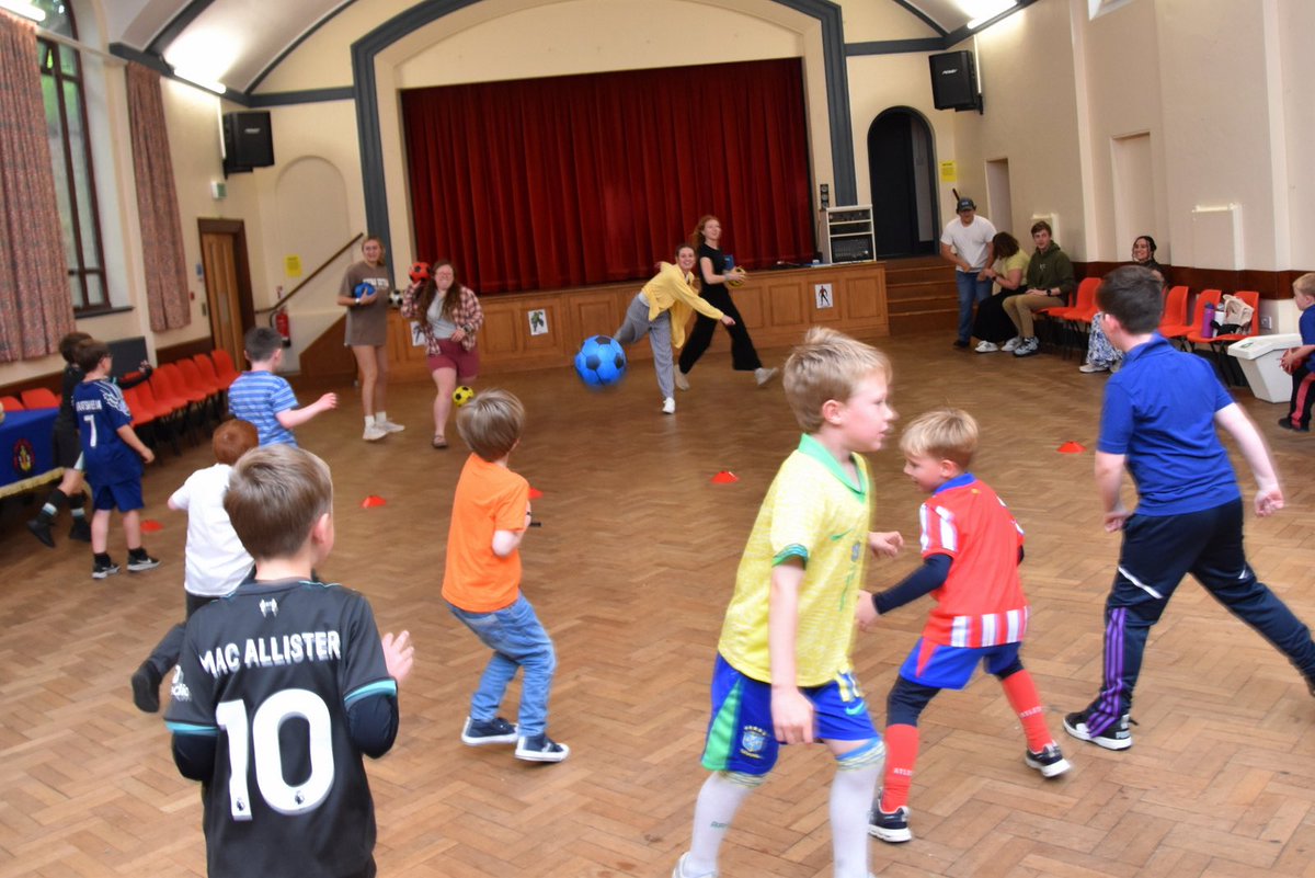 35thLiverpoolBB's tweet photo. This week, our Anchors got to welcome a group of phenomenal students from @HopeCollege, Michigan 🇺🇸 to Boys’ Brigade. 

We had a blast with our new friends, playing games and getting ready to celebrate Pentecost this weekend. So much fun! 🇬🇧🇺🇸

#BoysBrigade #FaithInYoungPeople ⚓️ https://t.co/kgTZsdS1VQ