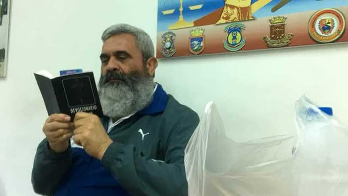 Warriorwindd's tweet image. El General Baduel, fue el que introdujo el lema "Patria Socialismo o Muerte" en las FANB en el 2007 cuando era Ministro de la Defensa de su pana Hugo Chávez, iniciando con ello la politización de las FANB, para controlar a la sociedad. Después por jala bolas le dieron chicharrón