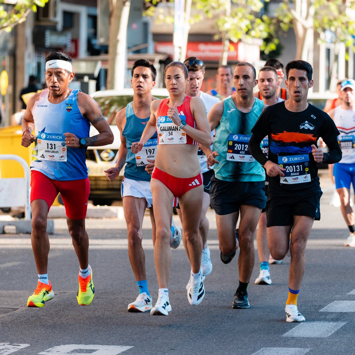 Marta tiene un marcapasos. 

(Por eso todos van con ella)

#RNRMadrid