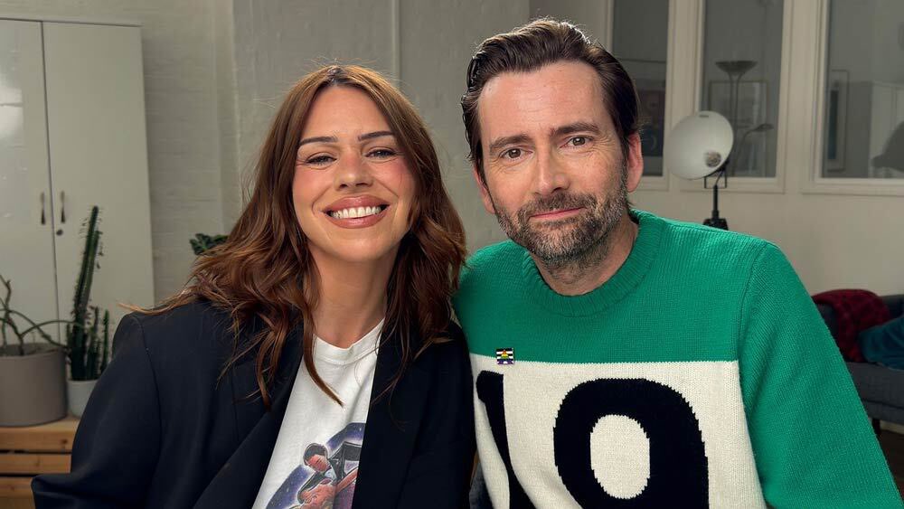 Я посмотрела этот выпуск, час пролетел просто как секунда, потрясающе, столько воспоминаний и ностальгии!! Я даже вернулась к просмотру DW Confidential, и такой безумный контраст сразу между Билли взрослой роскошной женщиной из 2025 и Билли девчонкой из 2005