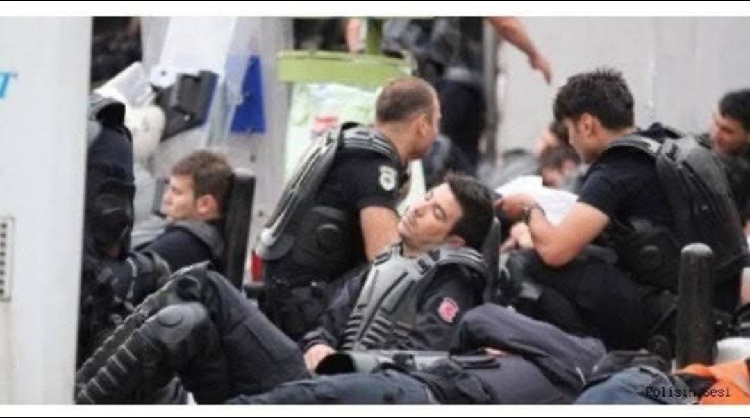 #PoliseSeyyanenZam Zamma gelince devlet memuru, çalıştırmaya gelince polis memuru.
 #PoliseSeyyanenZam