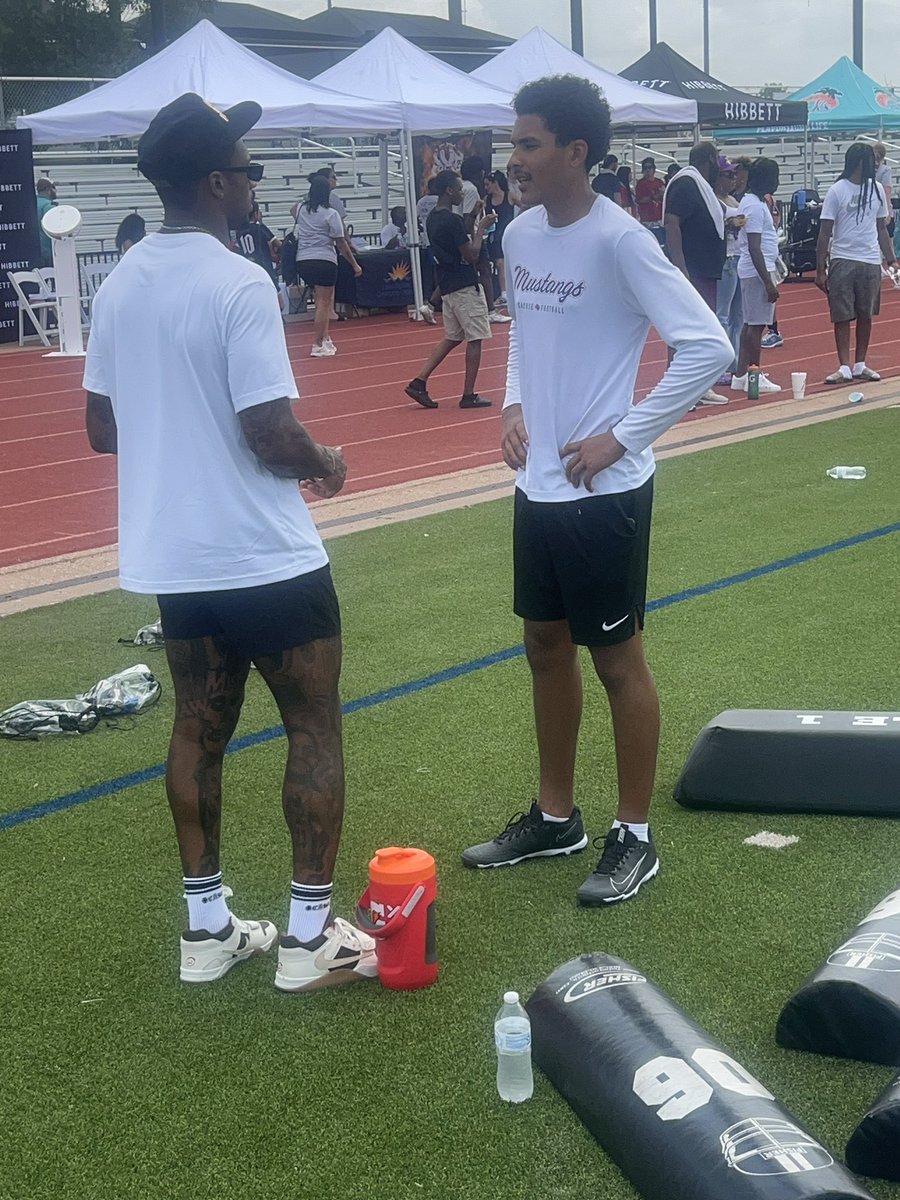 De’Andre Henry (@drehenryjr) on Twitter photo Had a great today at <a href="/ElliottDeshon/">DeShon Elliott</a> camp today ! Learned a lot from our conversation and advice ! Hope to keep in contact . #Grateful #HardWork #GrindTime <a href="/SachseStangs/">Sachse HS Football</a> <a href="/CoachFWilliams/">Forrest Williams</a> Had a great today at <a href="/ElliottDeshon/">DeShon Elliott</a> camp today ! Learned a lot from our conversation and advice ! Hope to keep in contact . #Grateful #HardWork #GrindTime <a href="/SachseStangs/">Sachse HS Football</a> <a href="/CoachFWilliams/">Forrest Williams</a>