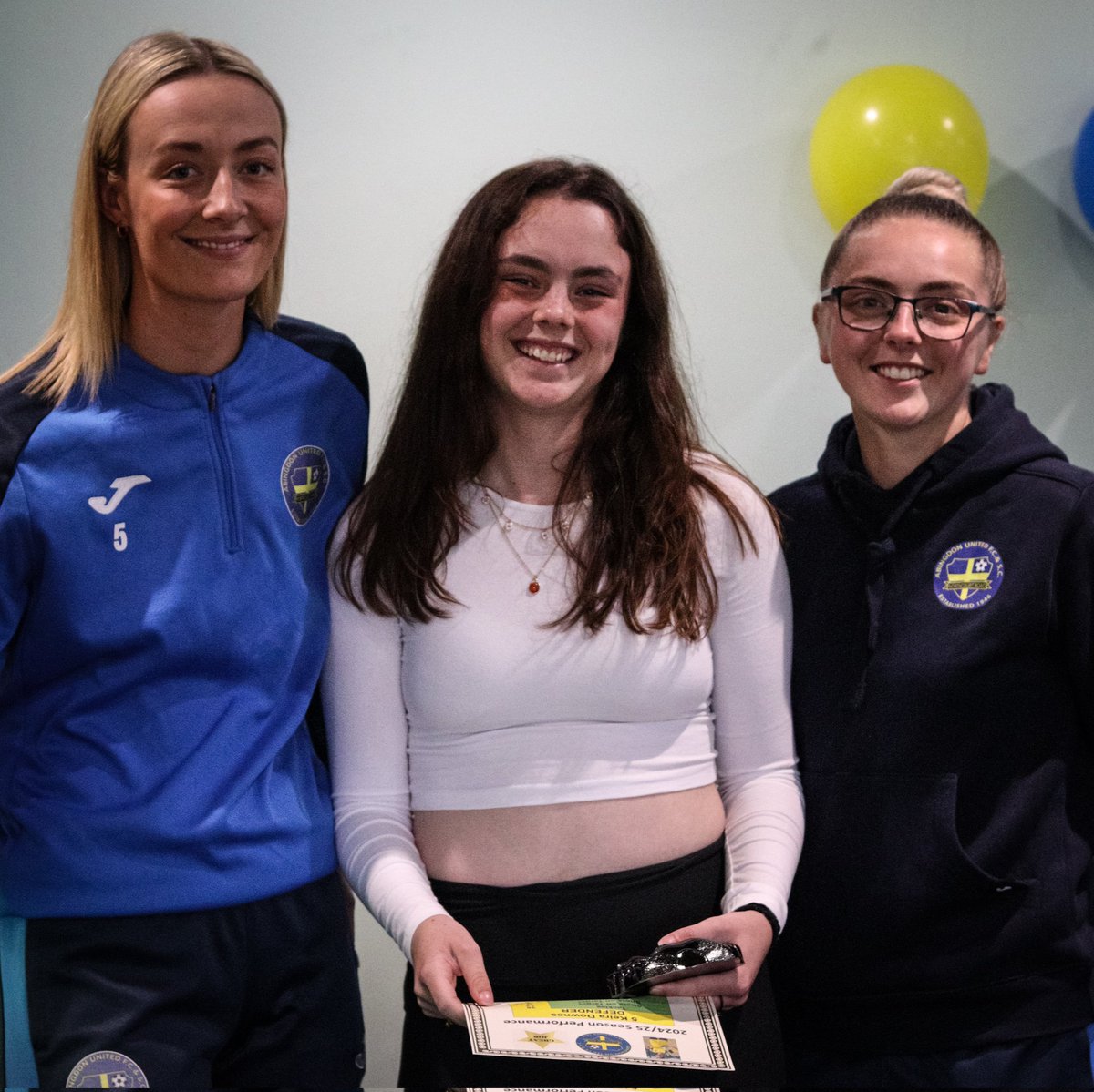 💛 First Team players Libby Gilmore and Molly Lygo presented the awards to our girls youth teams today. 

👏 Our teams together United. Thank you both! 

#WeAreAbingdon | #WeStayUnited