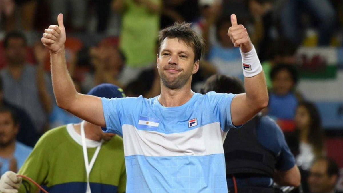 Horacio Zeballos:

-CAMPEÓN DE ROLAND GARROS
-NÚMERO UNO DEL MUNDO
-4finales de Grand Slam
-9 Masters 1000 (Madrid x2, Roma x2, Montreal x2, Indian Wells, Cincinnati, Shanghai)
-3 ATP 500
-12 ATP 250

Ah, y en singles le ganó una final el polvo de ladrillo a NADAL. Fenómeno.