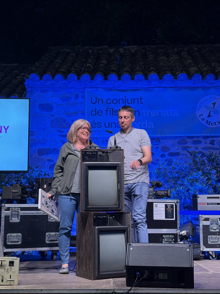 Enhorabona!

Premi Entitat de l’Any @cardedeuvital

#Cardedeu #PremisTeleCardedeu