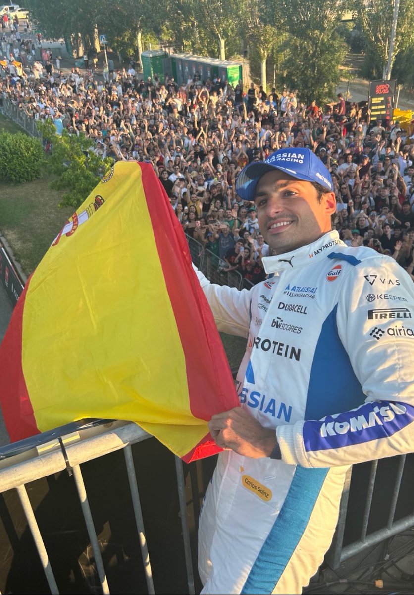 no puedo dejar de pensar en ese nene de 10 años que vivió como cerraban las calles de madrid por su papá y que ahora eso mismo lo hagan por el en la ciudad que lo vio nacer, con toda esa gente coreando su nombre mientras pilotaba su f1. 

su sueño de toda la vida💙🥺