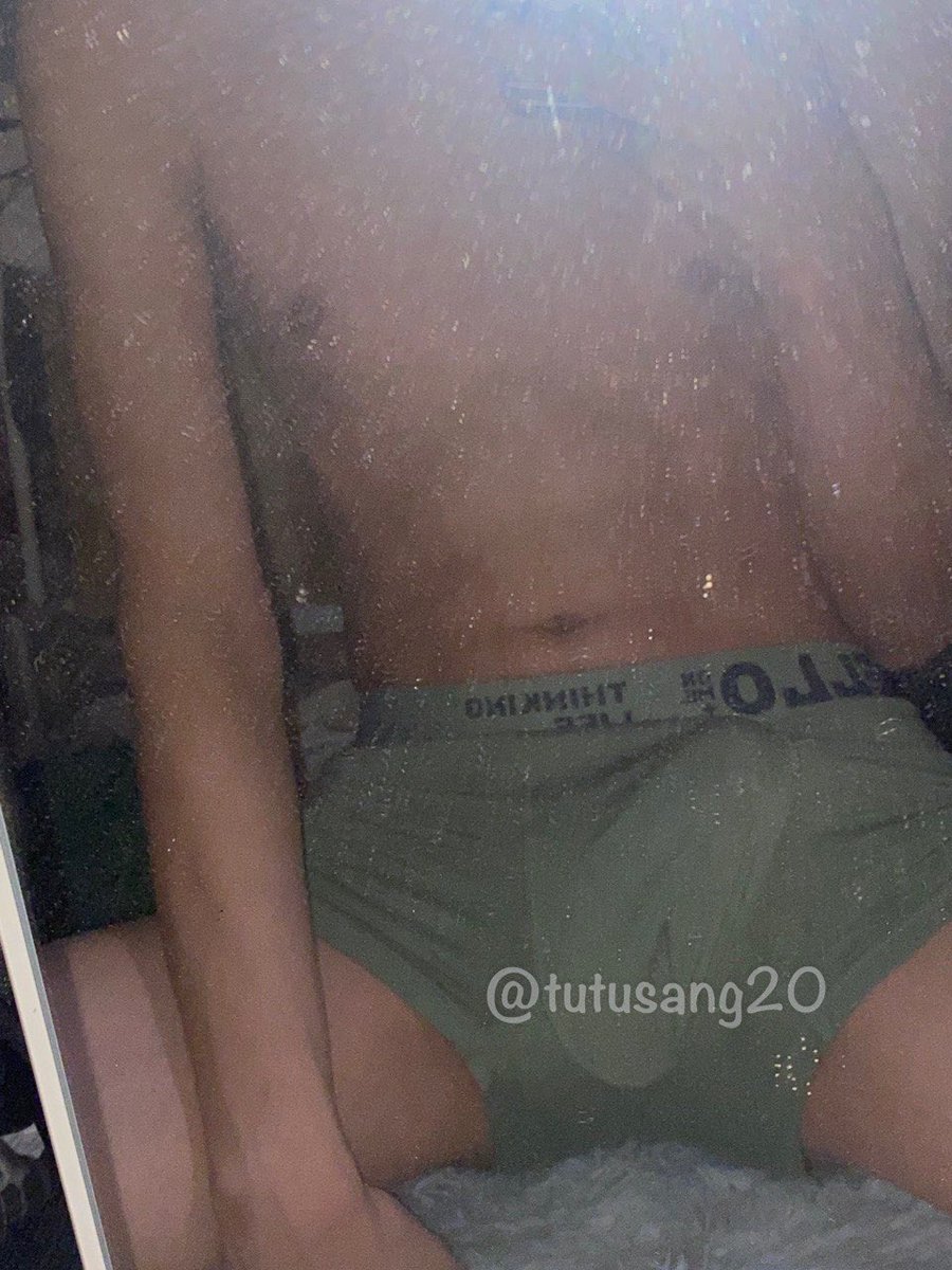 tutusang20's tweet photo. 隔着内裤舔好吗？😋 https://t.co/I8yVlwliVY