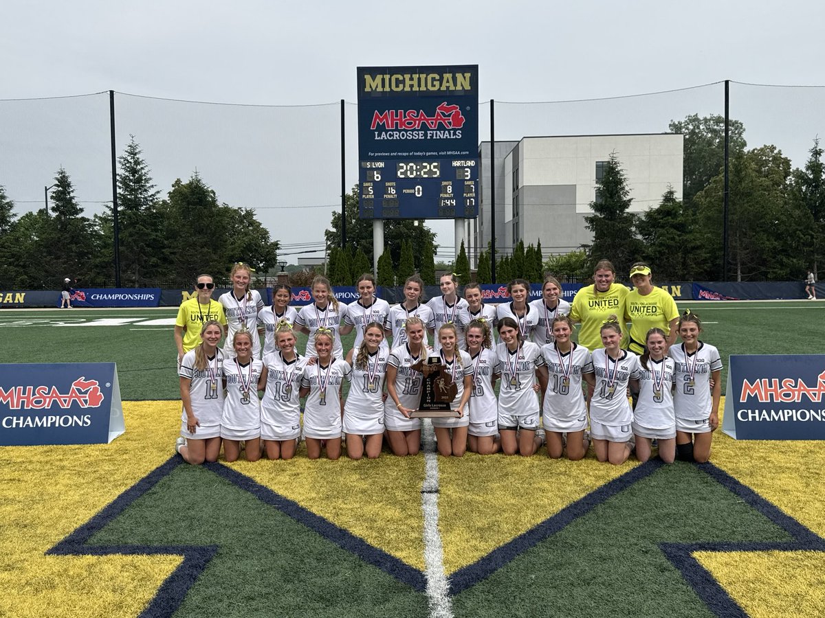 The perfect ending to an undefeated season!   Your 2025 D1 MHSAA State Champions, South Lyon United!!!!