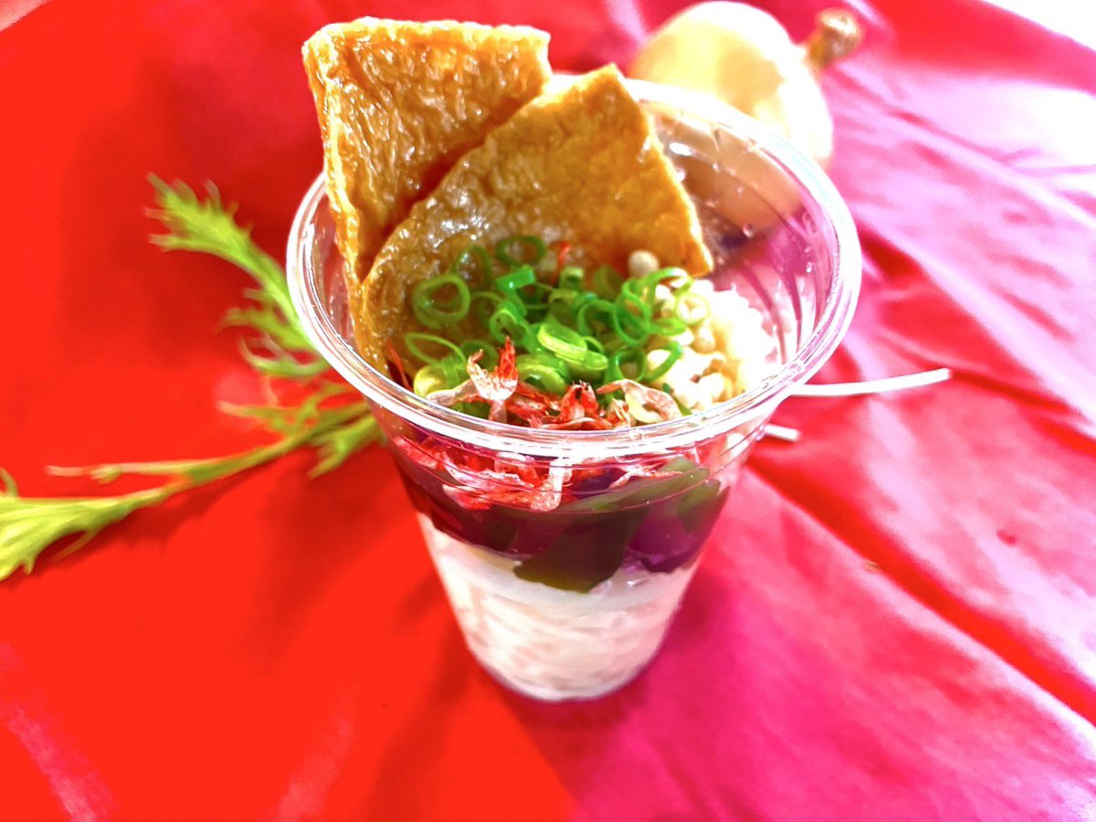 本日、初回サービスで「きしめんカップ」に「紅生姜かき揚げ天」をトッピングさせていただきました！

限定5食ですのでお早めにご注文くださいm(_ _)m