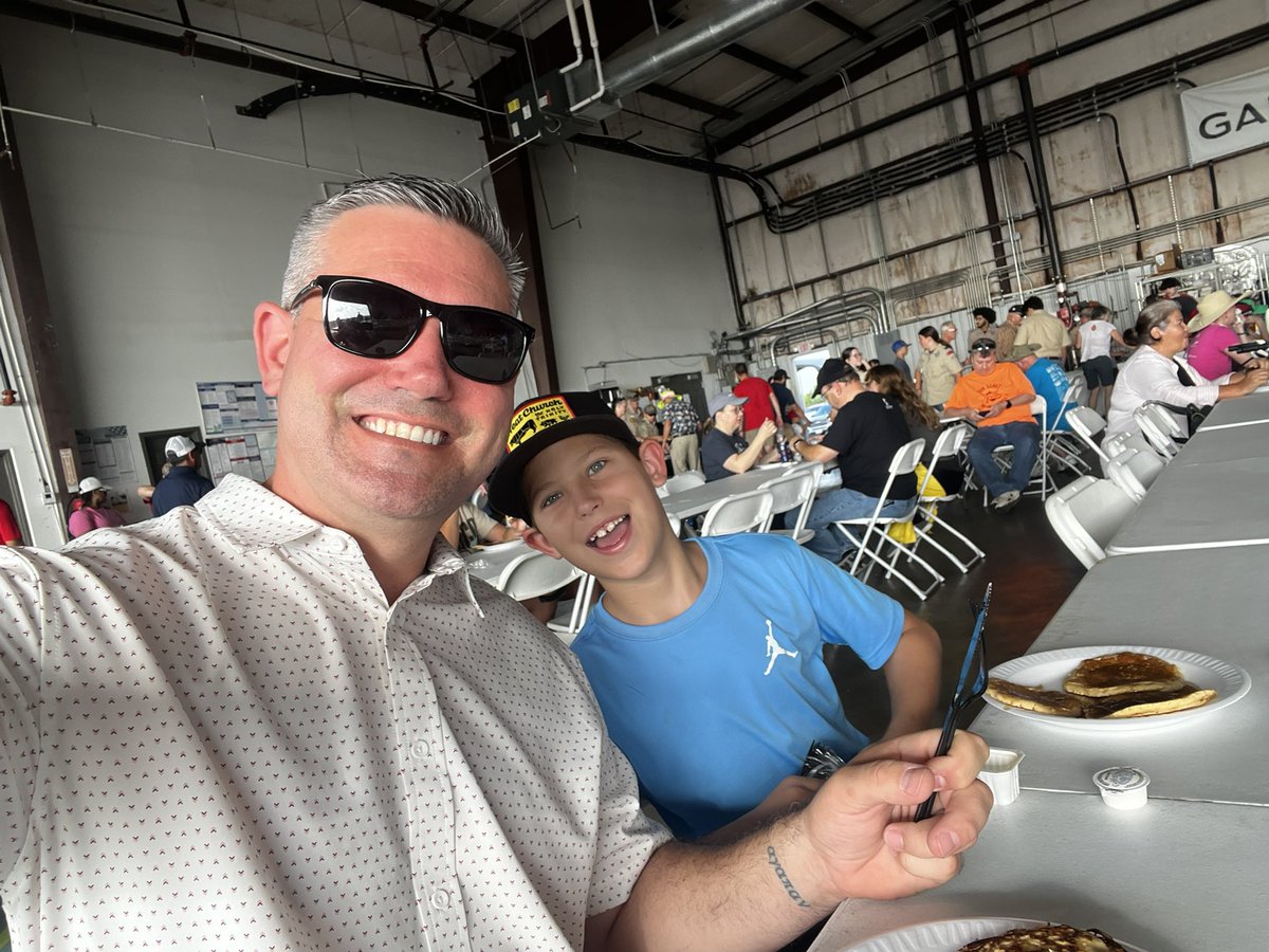 m_authier's tweet image. WHAT A DAY!! These are the days that remind me that our community, and what makes it special, is worth fighting for. 

Pancakes at Midway Airport - Pancake Fly-in. 

55th Annual Gingerbread Trail - Tour of Homes.

Now time in my favorite place, with my favorite people!