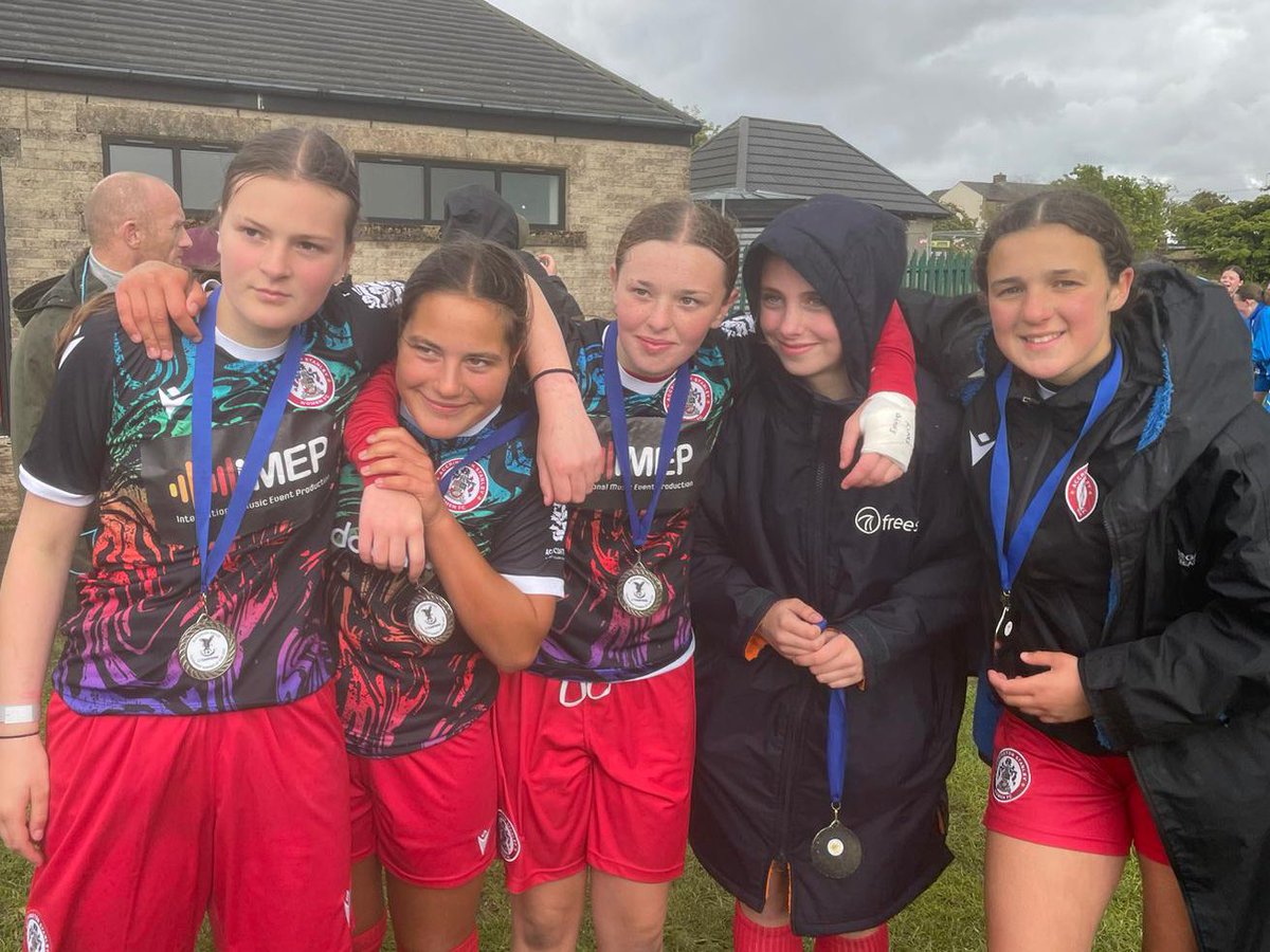 ASWFCofficial's tweet image. Huge well done to our ASWFC U15 girls for finishing as runners-up at the Blackburn Eagles Tournament! 👏⚽️
The team showed great resilience, skill, and teamwork throughout the day. A brilliant effort from all the girls! ❤️
#ASWFC #U15Girls #RunnersUp #GirlsInFootball
