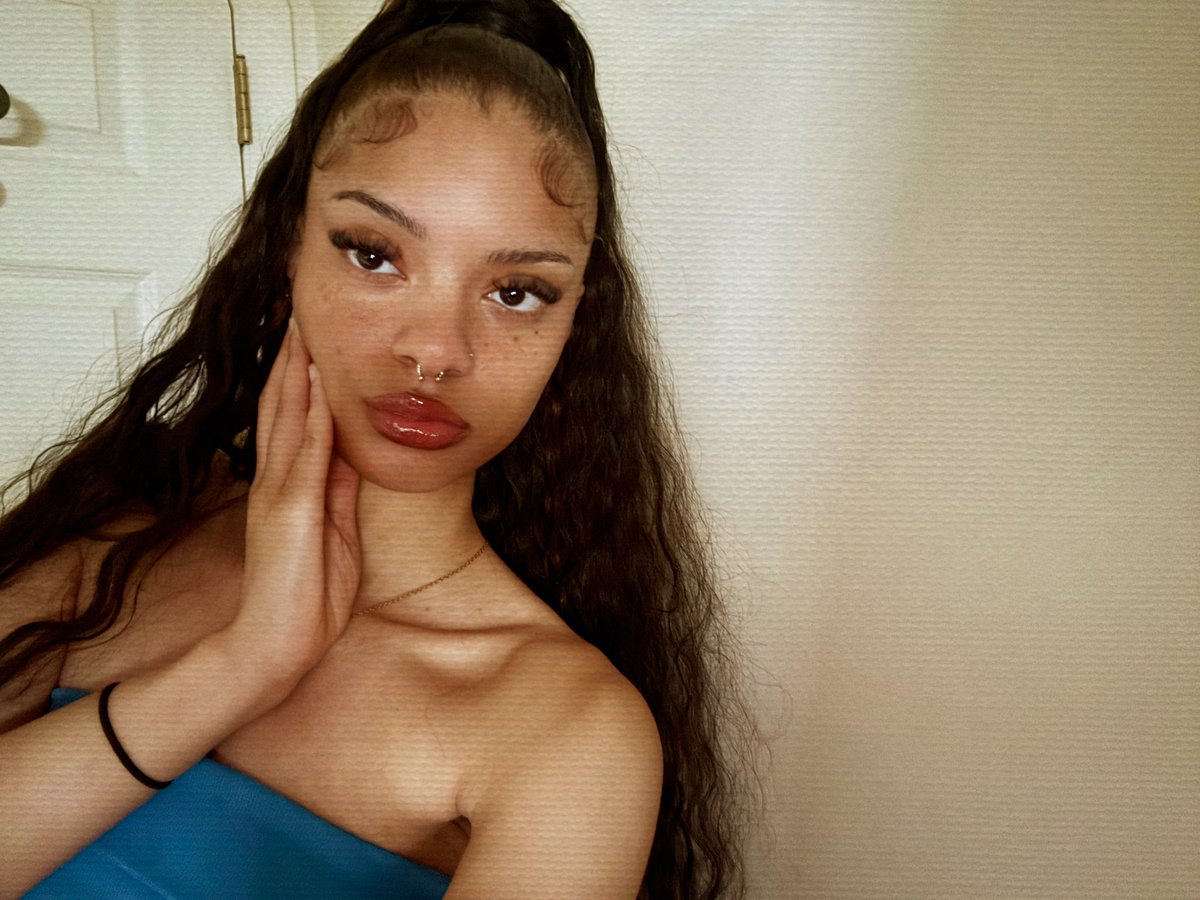 🌃 oo la la tweet media