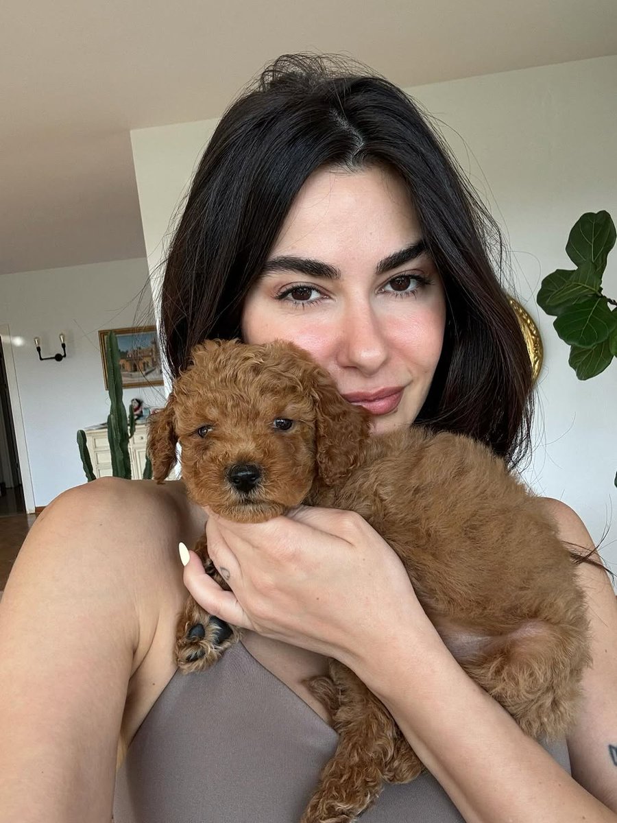 📸 | #NesrinCavadzade IG Feed 
🤎🐶

#NesrinCavadzade