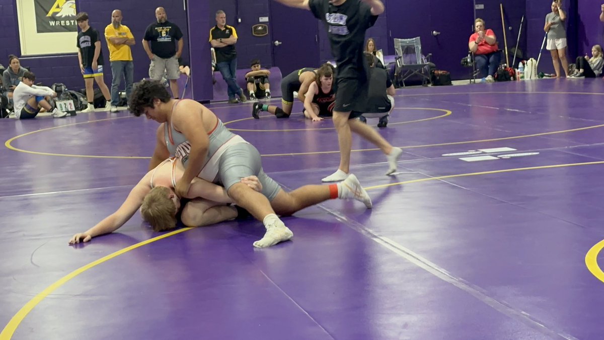 dnunez_74's tweet photo. Switched gears for a few days had a cpl matches @AUE_Wrestling now back to focus on football @BellevueWrestle #gored #wrestling https://t.co/Y6BqVPRpua