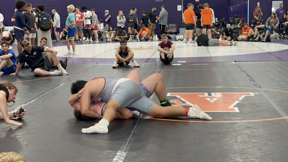 dnunez_74's tweet photo. Switched gears for a few days had a cpl matches @AUE_Wrestling now back to focus on football @BellevueWrestle #gored #wrestling https://t.co/Y6BqVPRpua