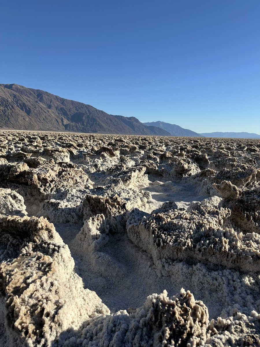 TOPHEAVY19's tweet photo. #deathvalley was such a amazing experience. Such a wild landscape #nps https://t.co/WYdGtPmD0W